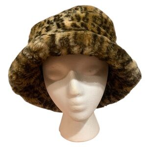 Y2K era faux fur leopard print bucket hat